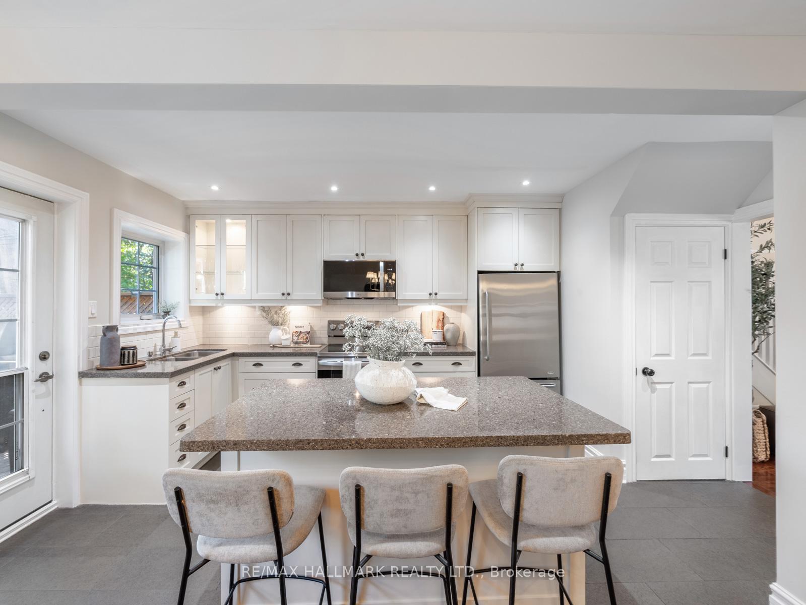 Photo 14 of 215 Golfview Avenue, Toronto, East End-Danforth — HOMEH