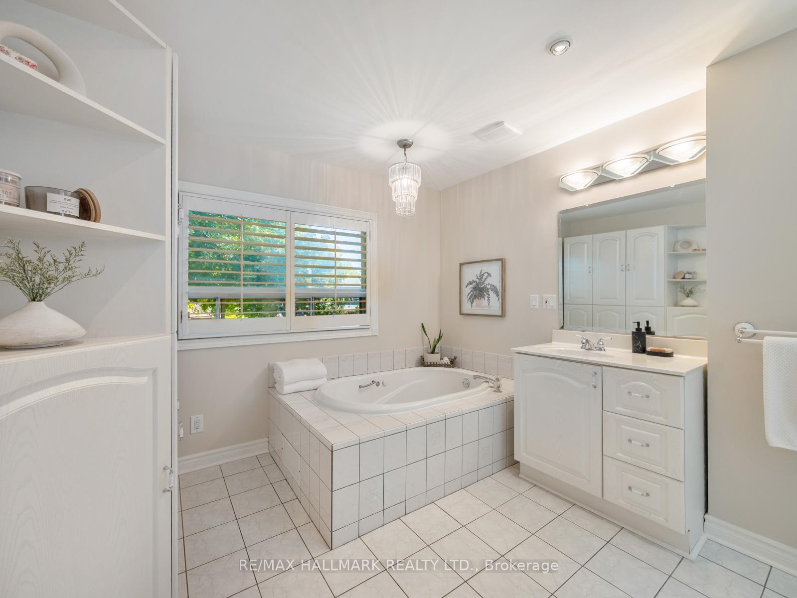 Photo 23 of 215 Golfview Avenue, Toronto, East End-Danforth — HOMEH