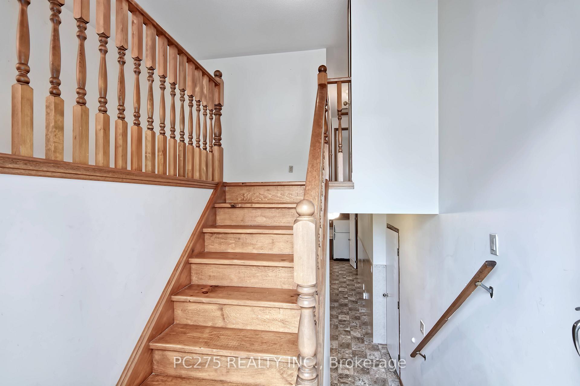 Photo 5 of 50 Bella Street, Strathroy-Caradoc, SE — HOMEH
