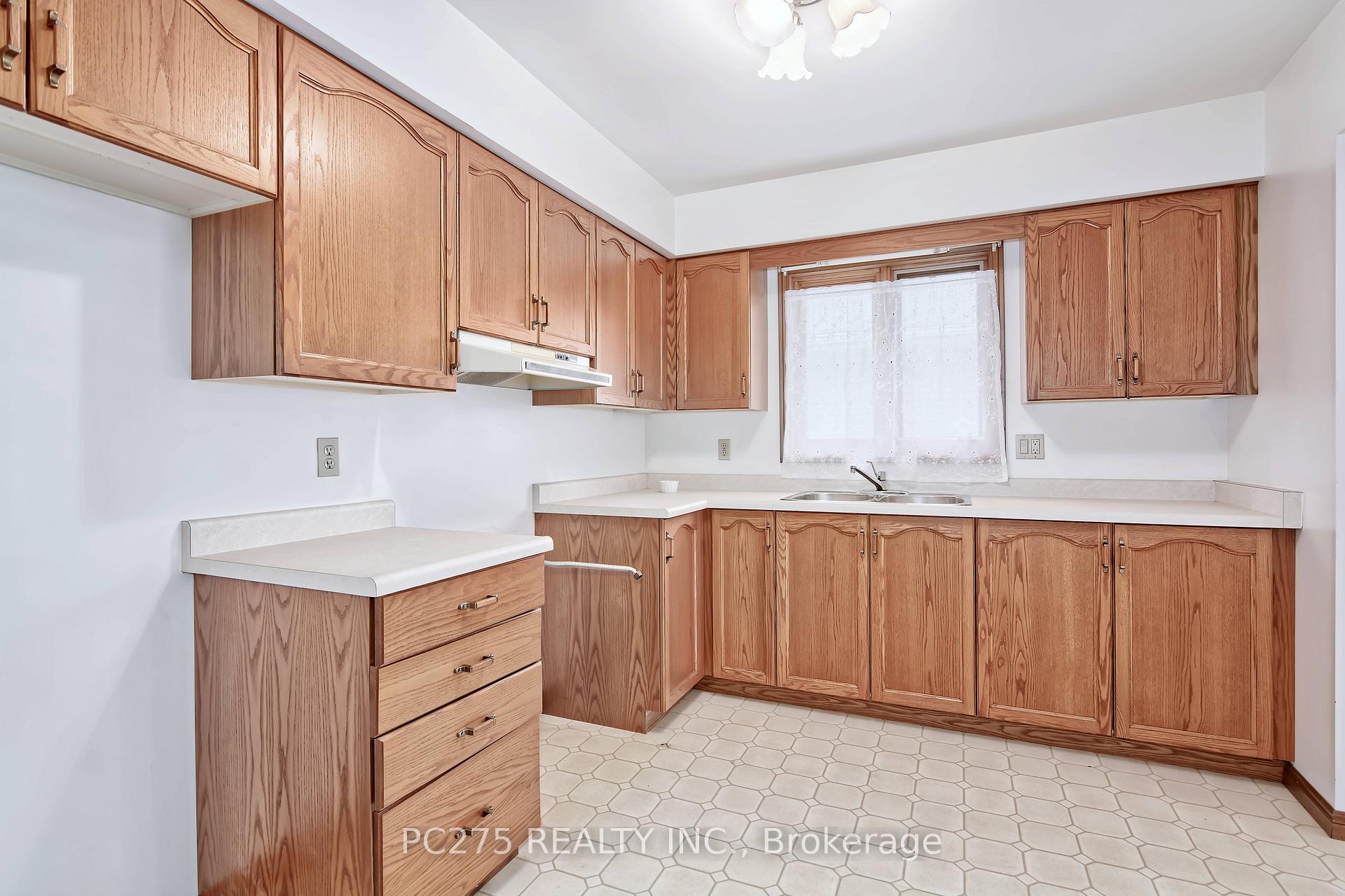 Photo 10 of 50 Bella Street, Strathroy-Caradoc, SE — HOMEH