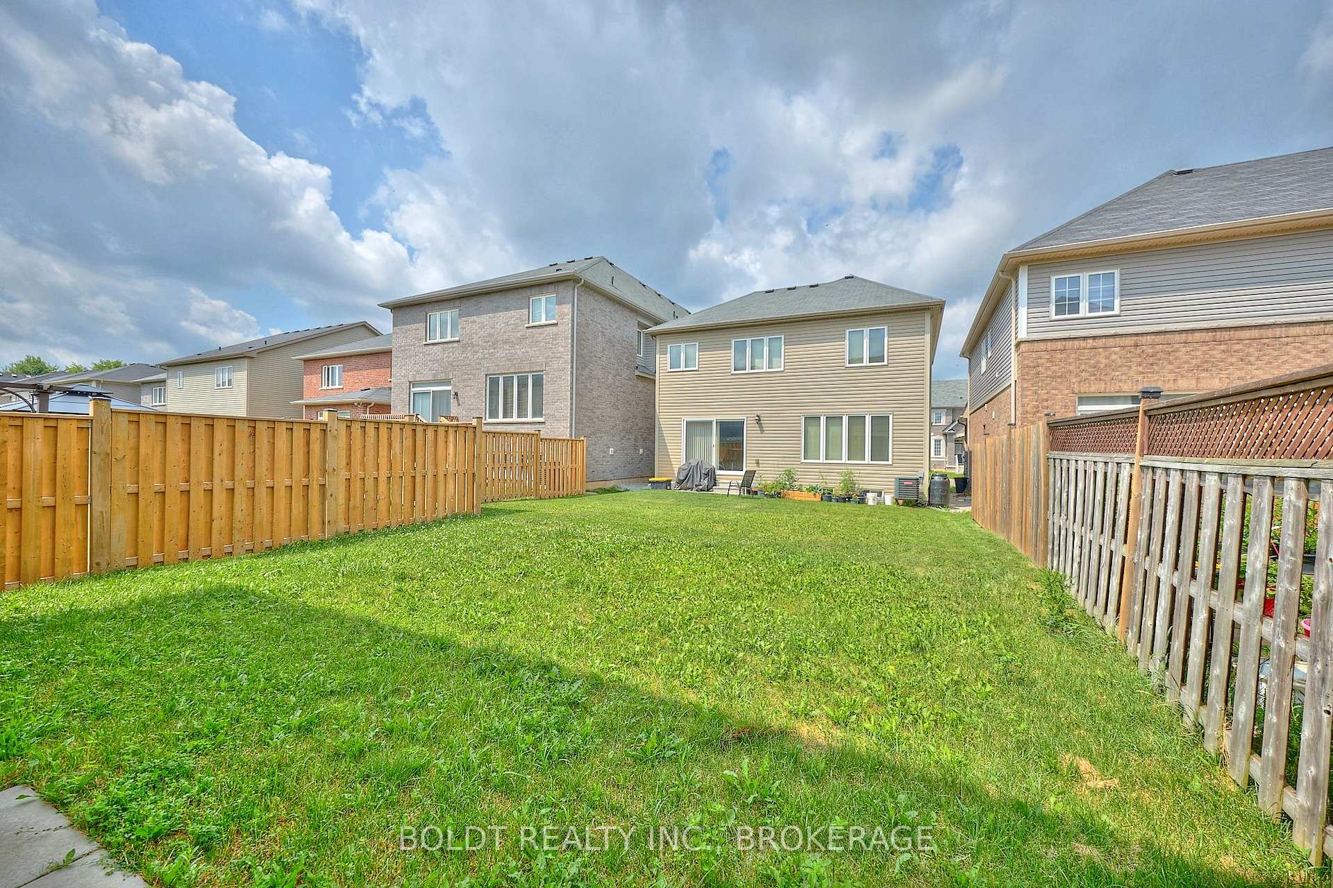 Photo 34 of 3 Honey Comb Trail, Thorold, Hurricane/Merrittville — HOMEH
