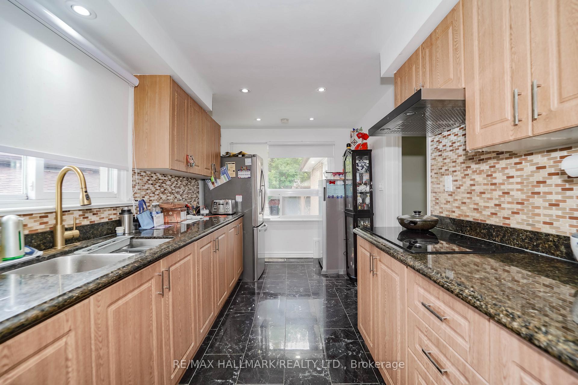 Photo 4 of 16 Araman Drive, Scarborough, Tam O'Shanter-Sullivan — HOMEH