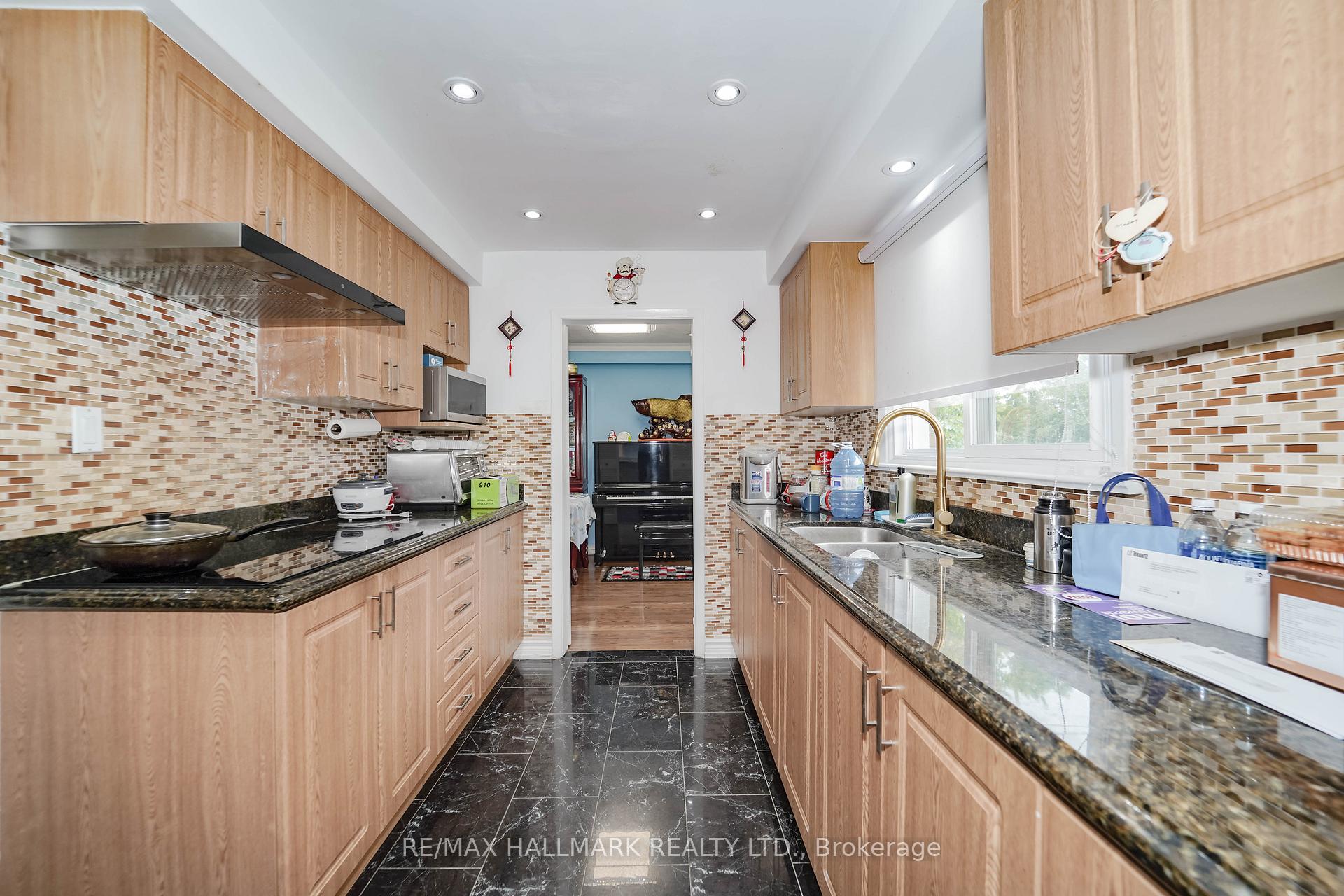 Photo 5 of 16 Araman Drive, Scarborough, Tam O'Shanter-Sullivan — HOMEH