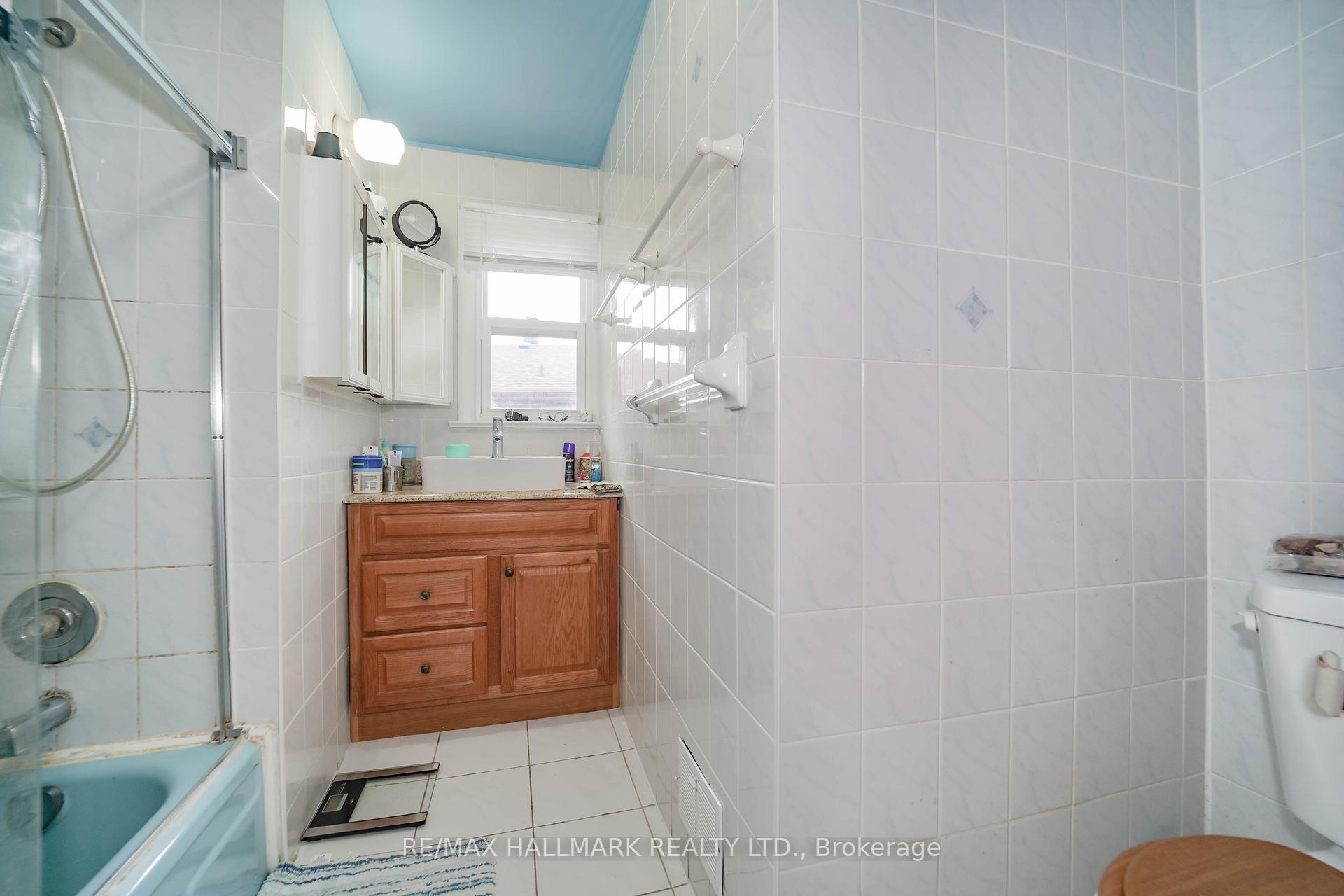 Photo 6 of 16 Araman Drive, Scarborough, Tam O'Shanter-Sullivan — HOMEH