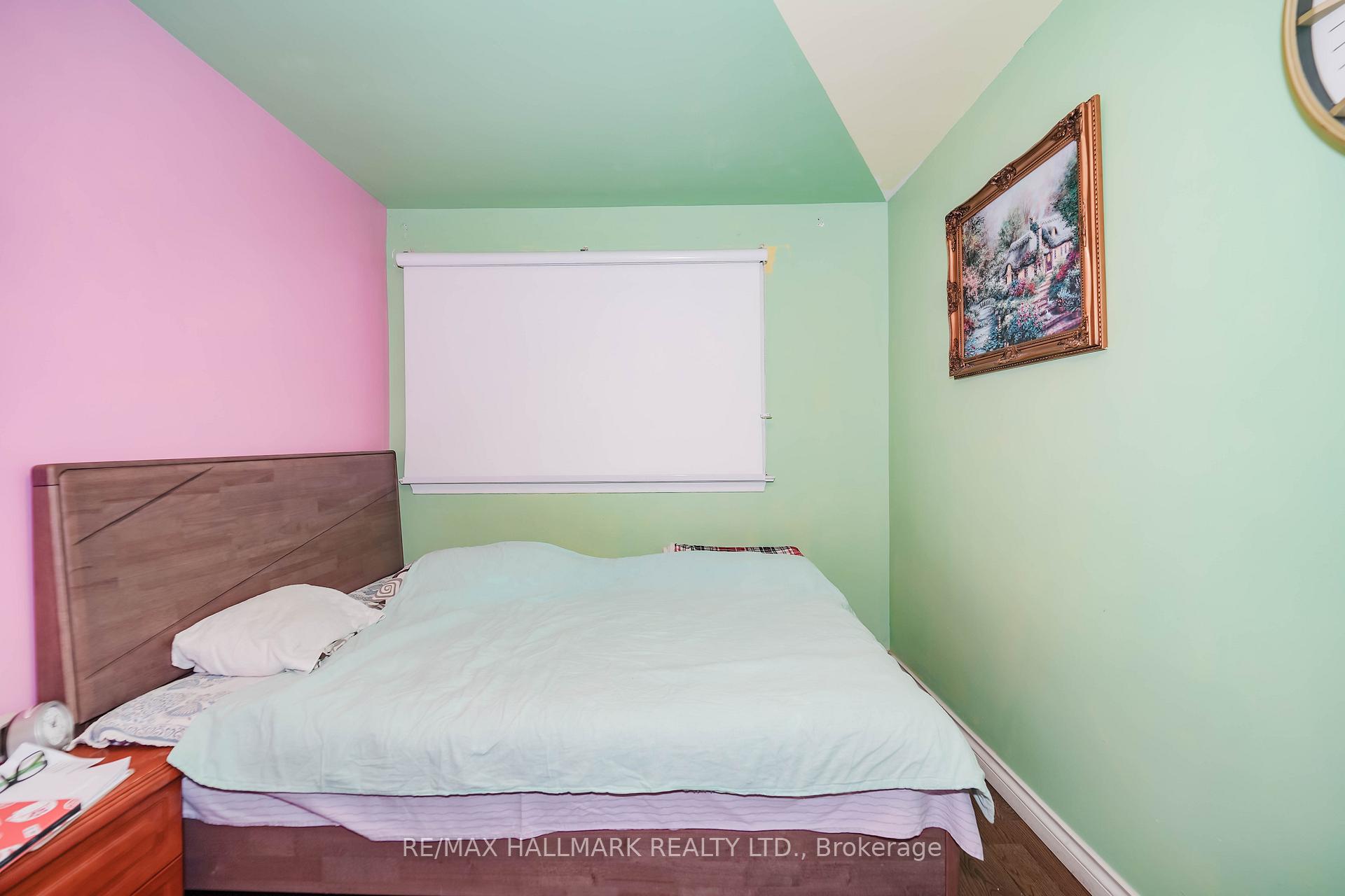 Photo 12 of 16 Araman Drive, Scarborough, Tam O'Shanter-Sullivan — HOMEH