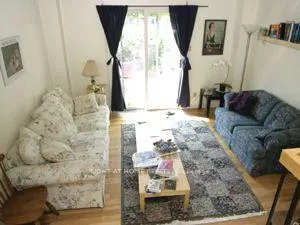 Photo 2 of 11 Quarry Court, Toronto, Greenwood-Coxwell — HOMEH