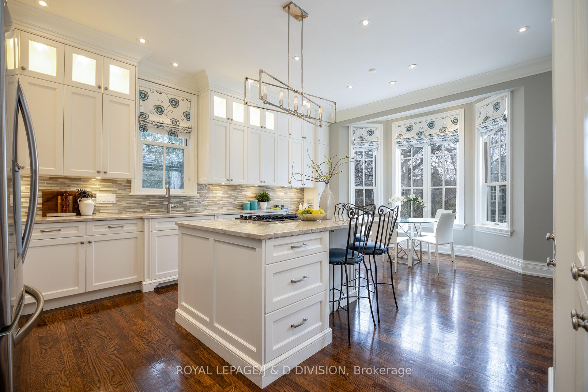 Photo 10 of 85 Joicey Boulevard, Toronto, Bedford Park-Nortown — HOMEH