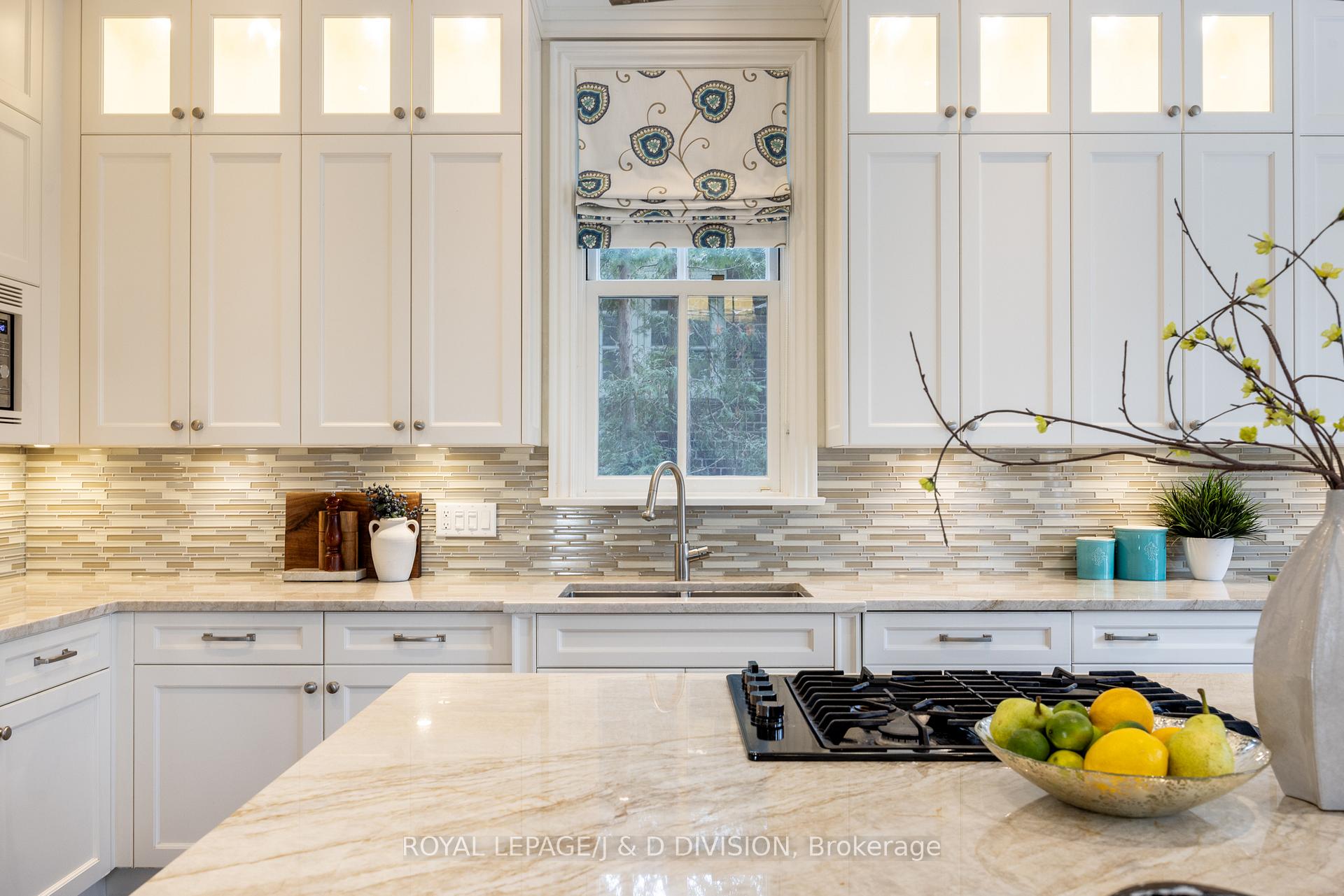 Photo 13 of 85 Joicey Boulevard, Toronto, Bedford Park-Nortown — HOMEH