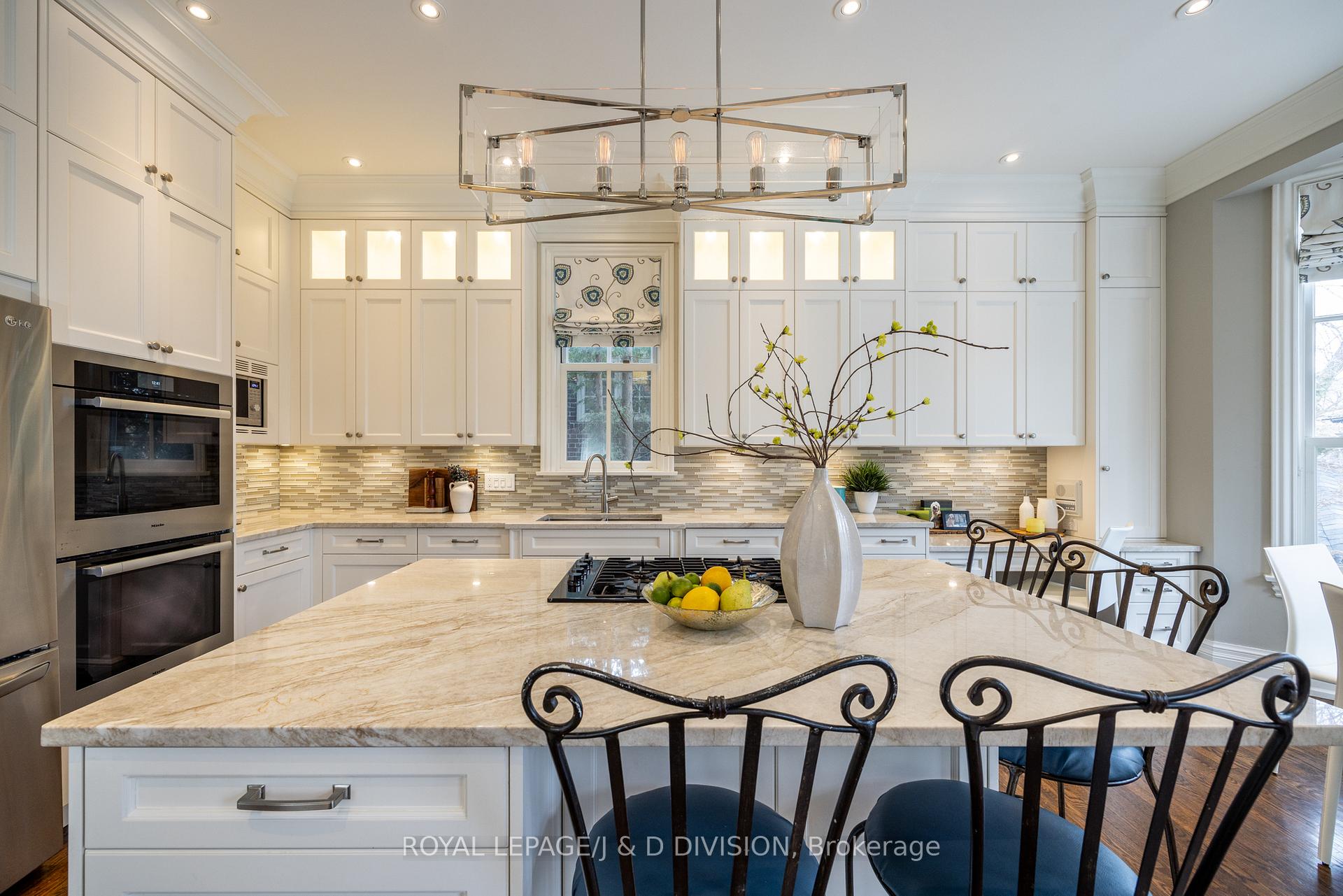Photo 14 of 85 Joicey Boulevard, Toronto, Bedford Park-Nortown — HOMEH
