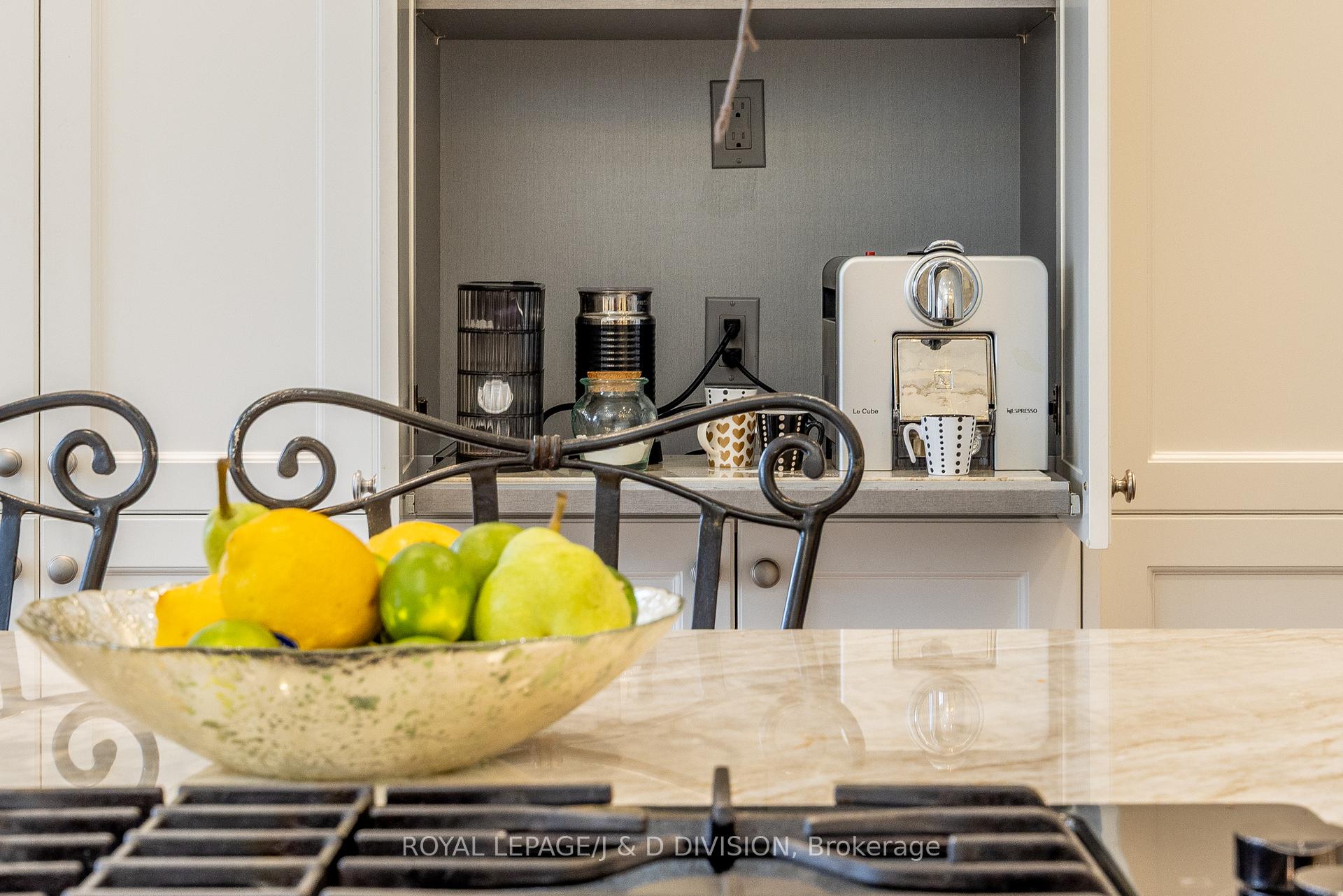Photo 15 of 85 Joicey Boulevard, Toronto, Bedford Park-Nortown — HOMEH