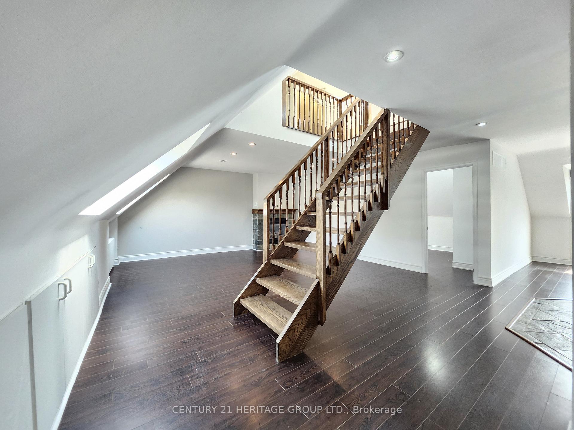 Photo 5 of Unit Top Fl., 1346 Avenue Road, Toronto, Lawrence Park South — HOMEH