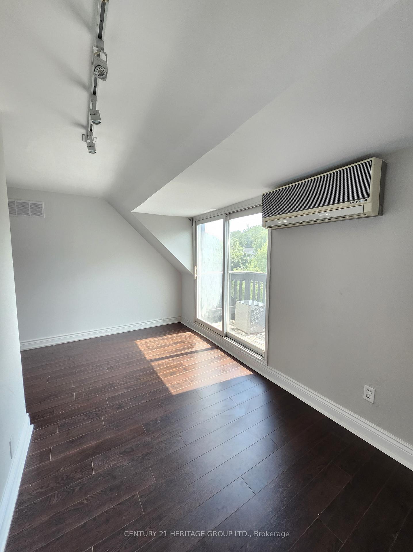 Photo 7 of Unit Top Fl., 1346 Avenue Road, Toronto, Lawrence Park South — HOMEH