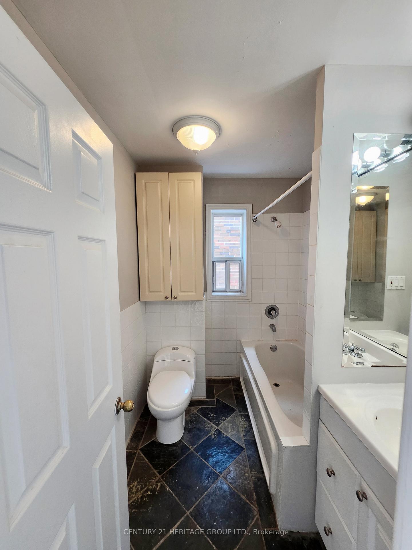 Photo 9 of Unit Top Fl., 1346 Avenue Road, Toronto, Lawrence Park South — HOMEH