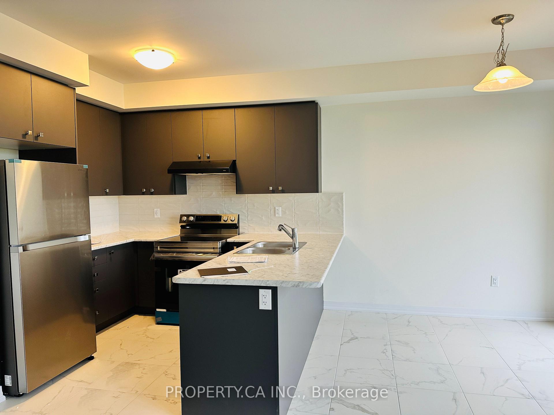 Photo 2 of 21 Niagara Drive, Thorold, Rolling Meadows — HOMEH