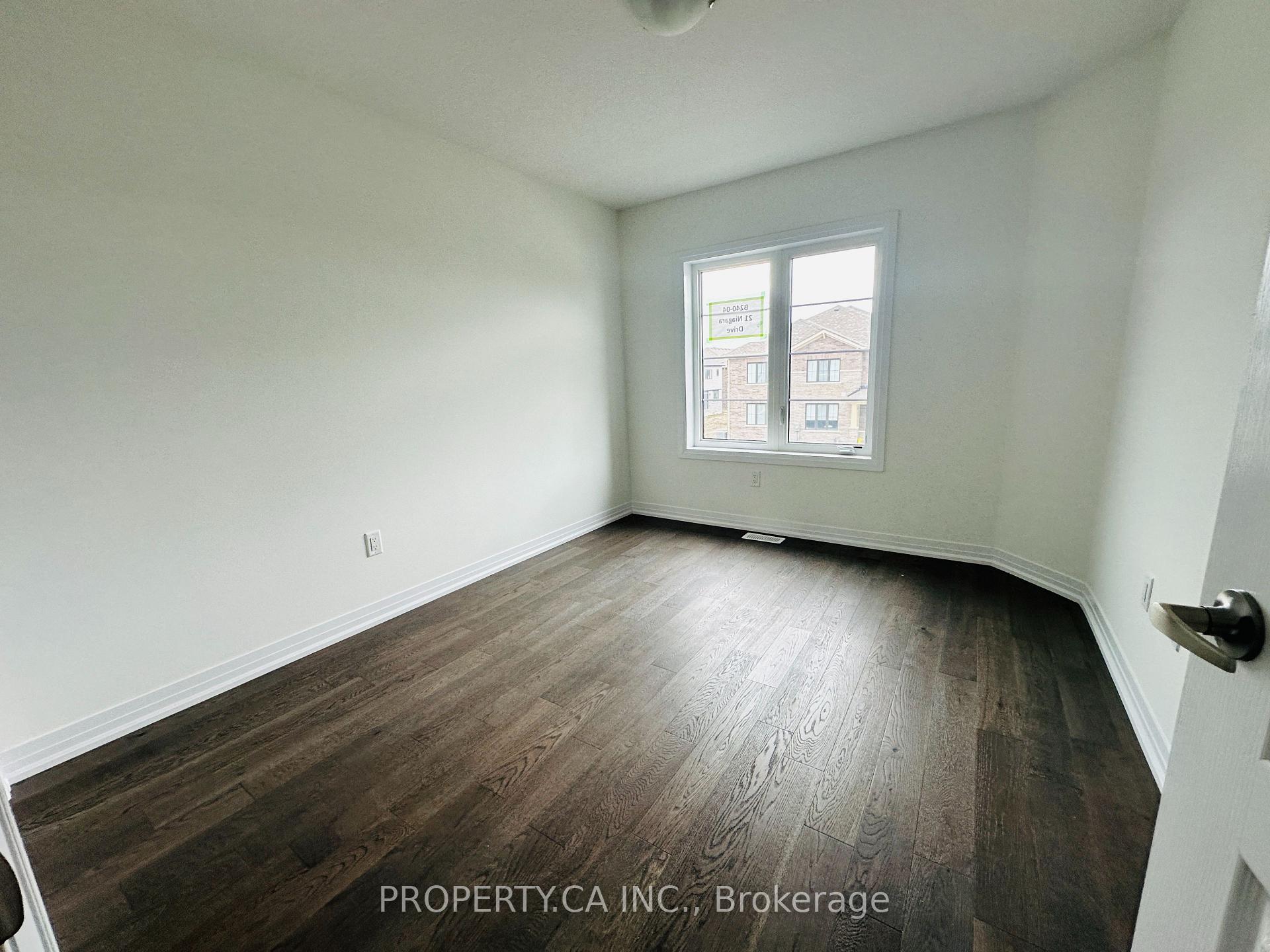 Photo 15 of 21 Niagara Drive, Thorold, Rolling Meadows — HOMEH