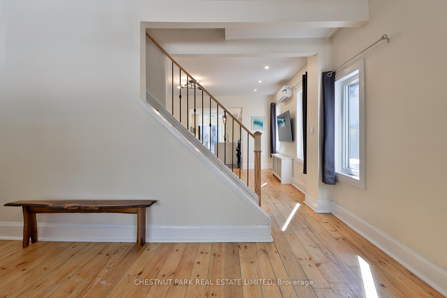 Photo 4 of 5 Minto Street, Toronto, Greenwood-Coxwell — HOMEH