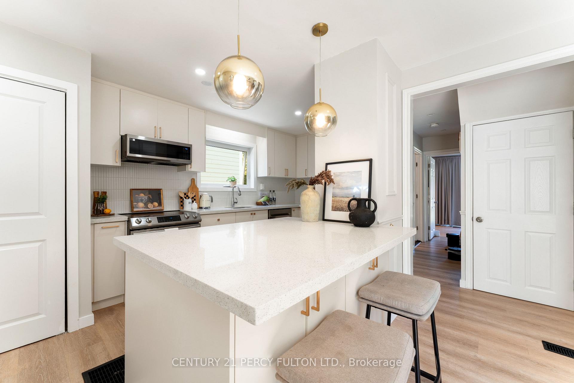 Photo 6 of 34 Topham Road, Toronto, O'Connor-Parkview — HOMEH