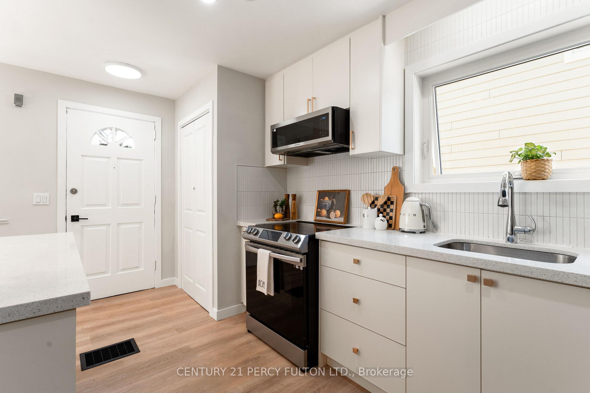 Photo 8 of 34 Topham Road, Toronto, O'Connor-Parkview — HOMEH