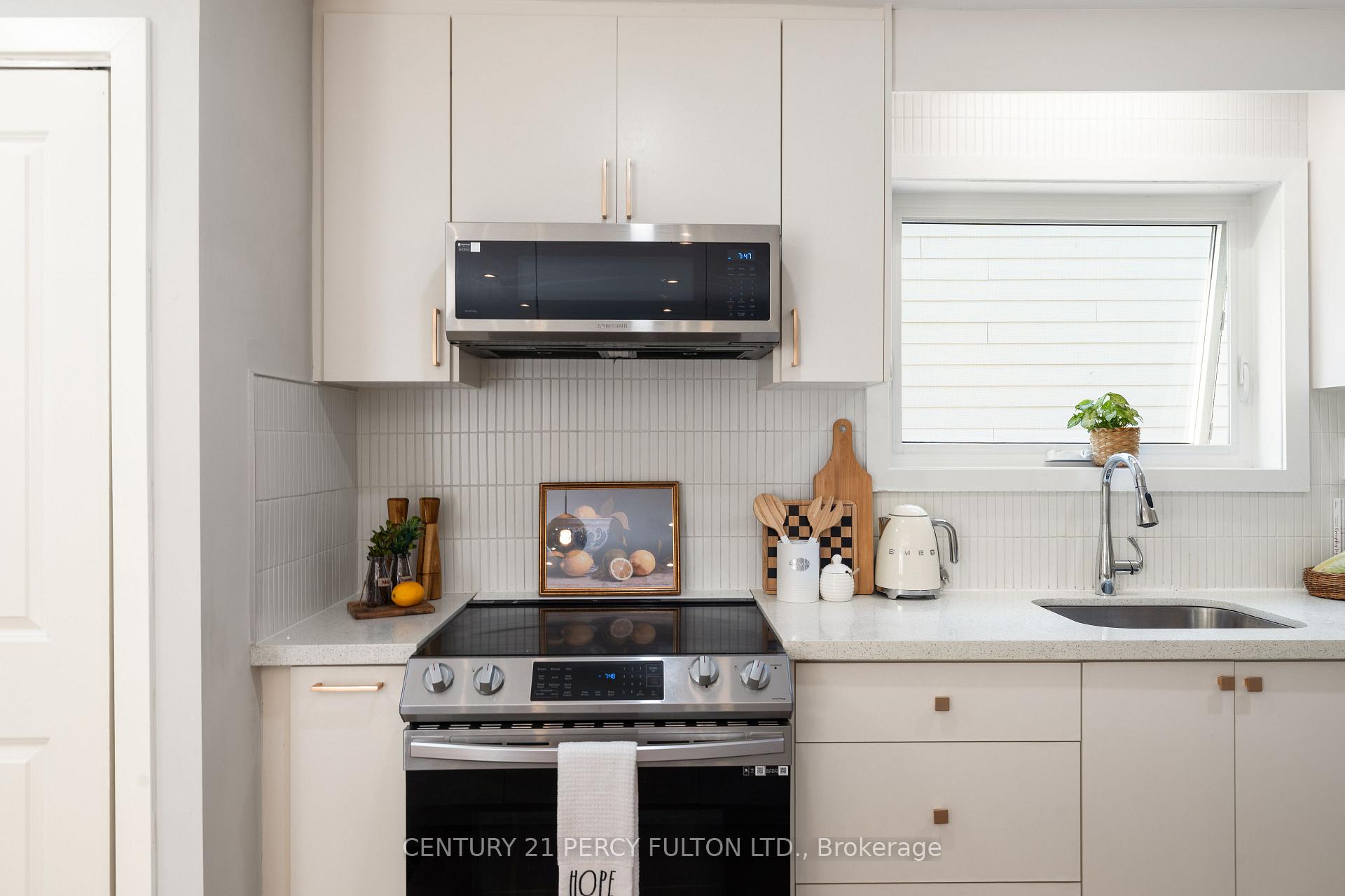 Photo 9 of 34 Topham Road, Toronto, O'Connor-Parkview — HOMEH