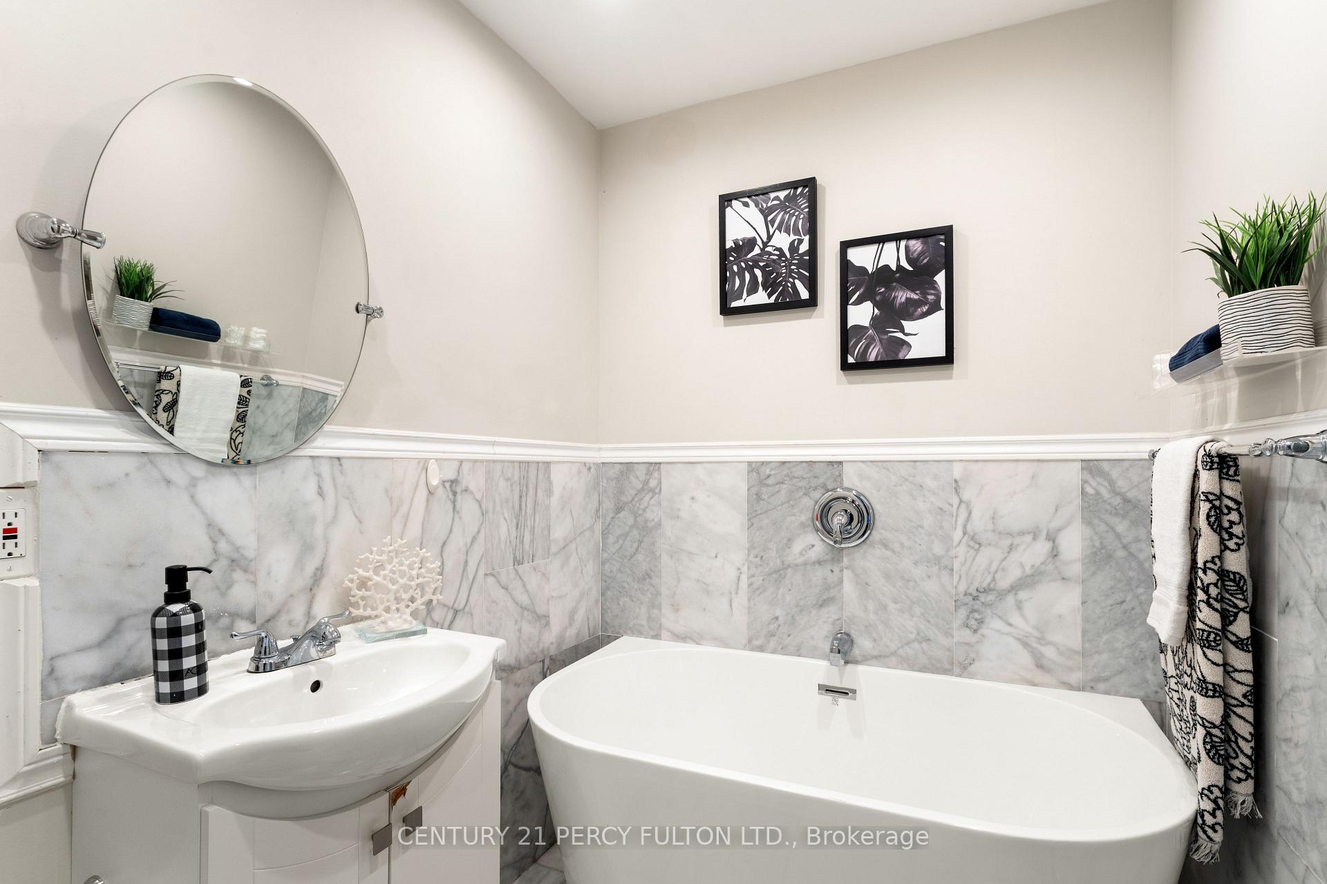 Photo 15 of 34 Topham Road, Toronto, O'Connor-Parkview — HOMEH