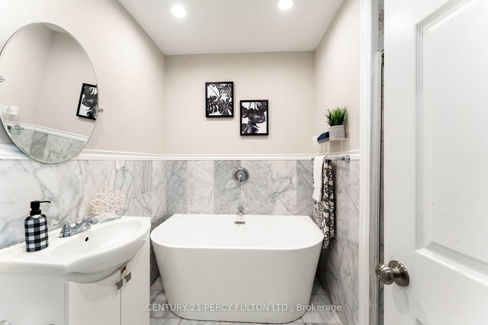 Photo 16 of 34 Topham Road, Toronto, O'Connor-Parkview — HOMEH