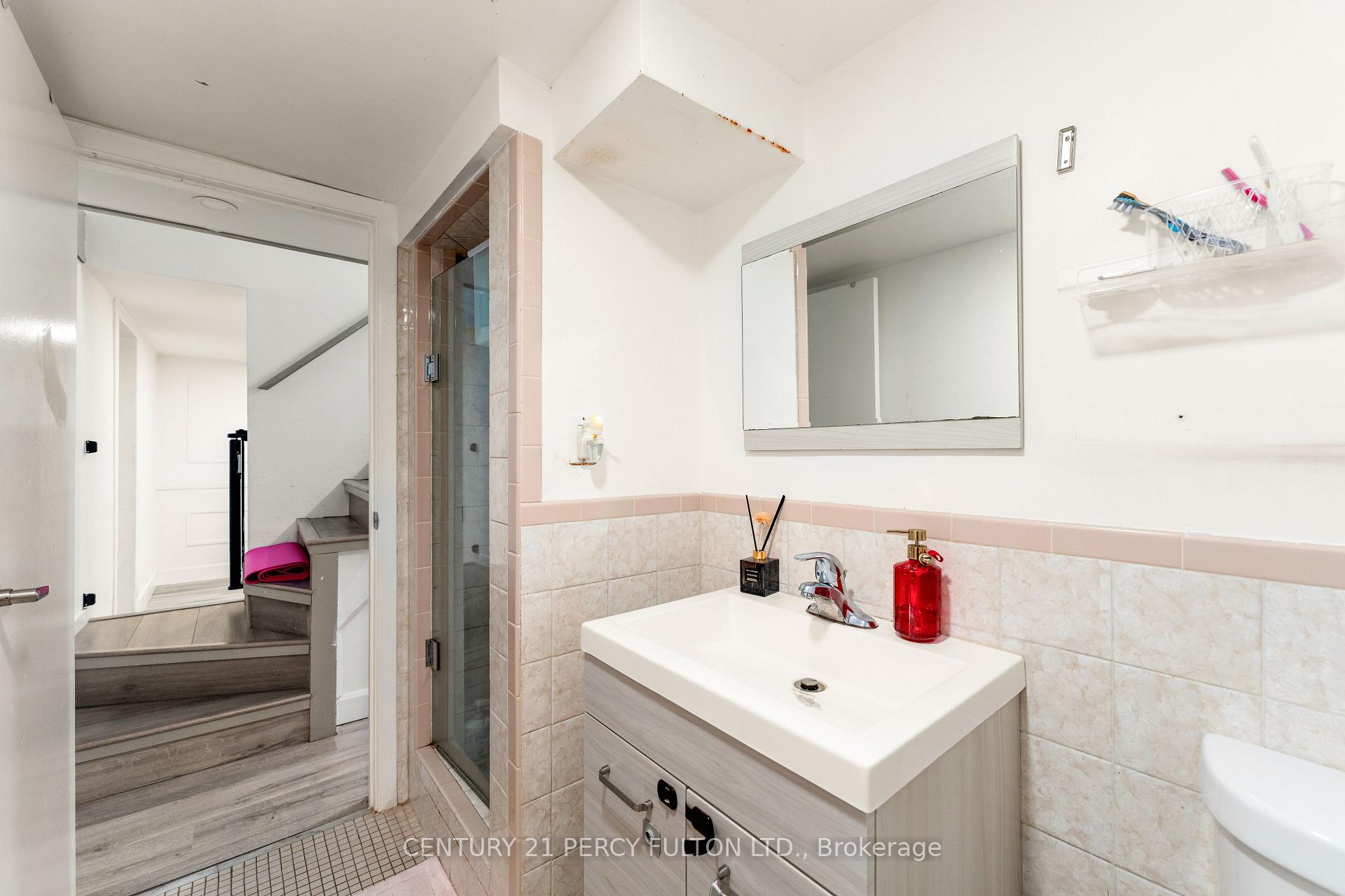 Photo 35 of 34 Topham Road, Toronto, O'Connor-Parkview — HOMEH