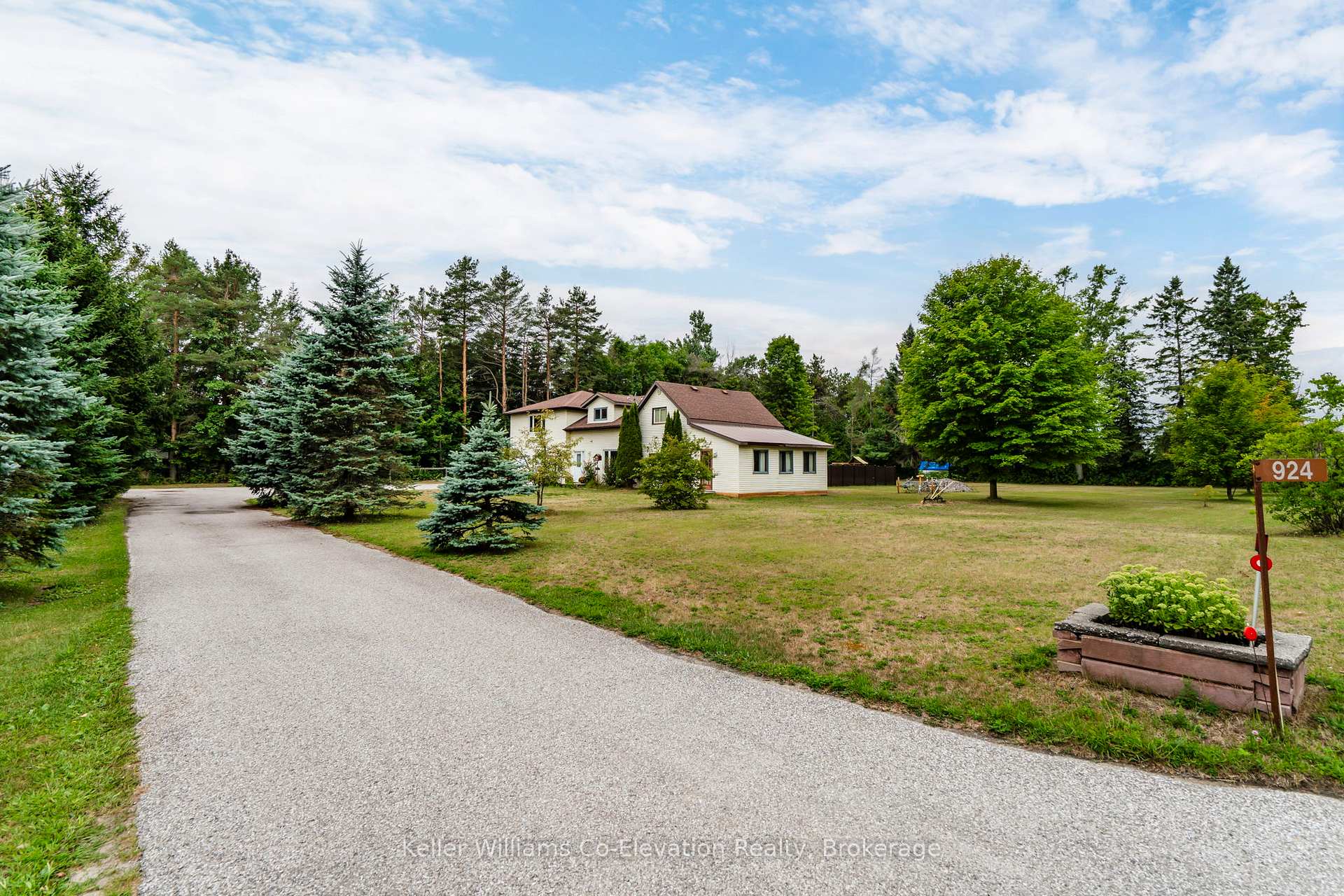Photo 2 of 924 6 County Road S, Tiny, Wyevale — HOMEH