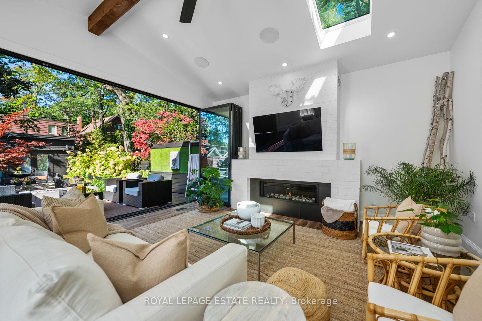 Photo 6 of 242 Willow Avenue, Toronto, The Beaches — HOMEH