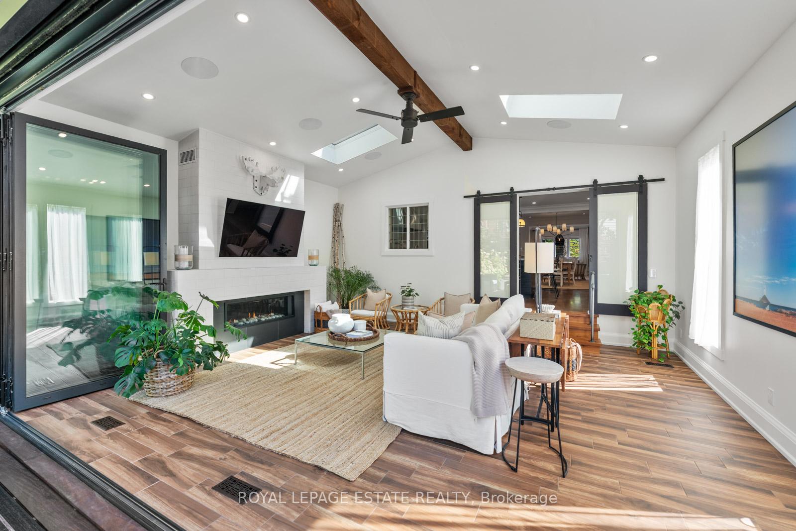 Photo 7 of 242 Willow Avenue, Toronto, The Beaches — HOMEH