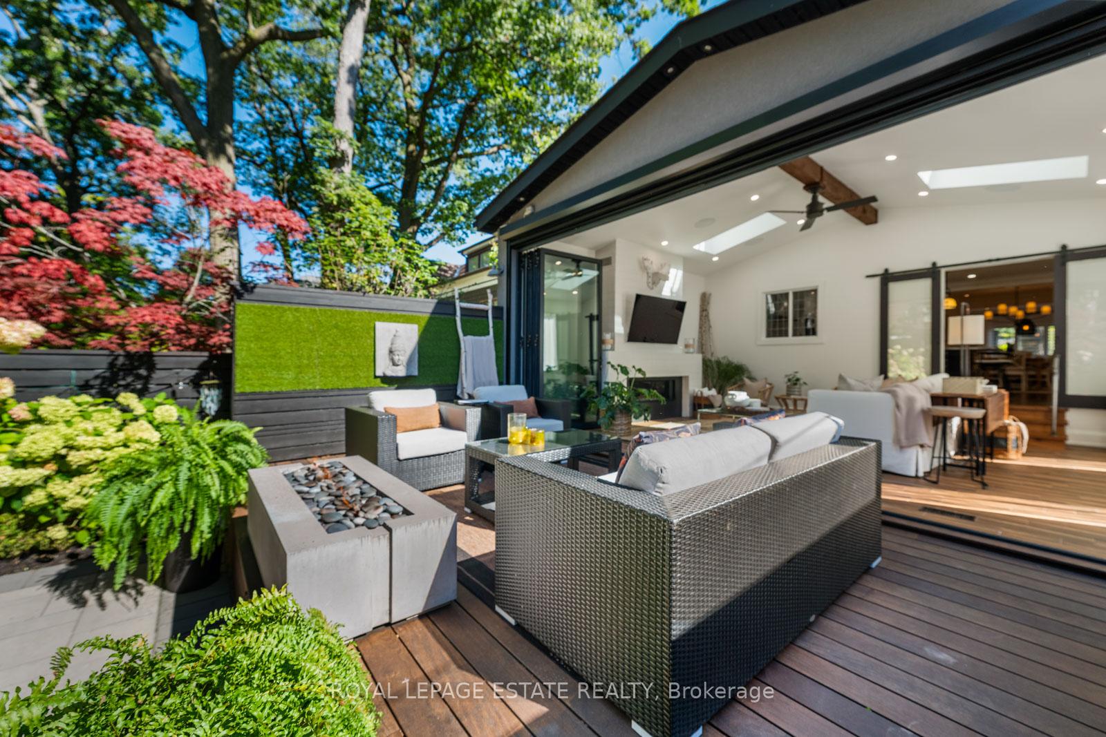 Photo 10 of 242 Willow Avenue, Toronto, The Beaches — HOMEH