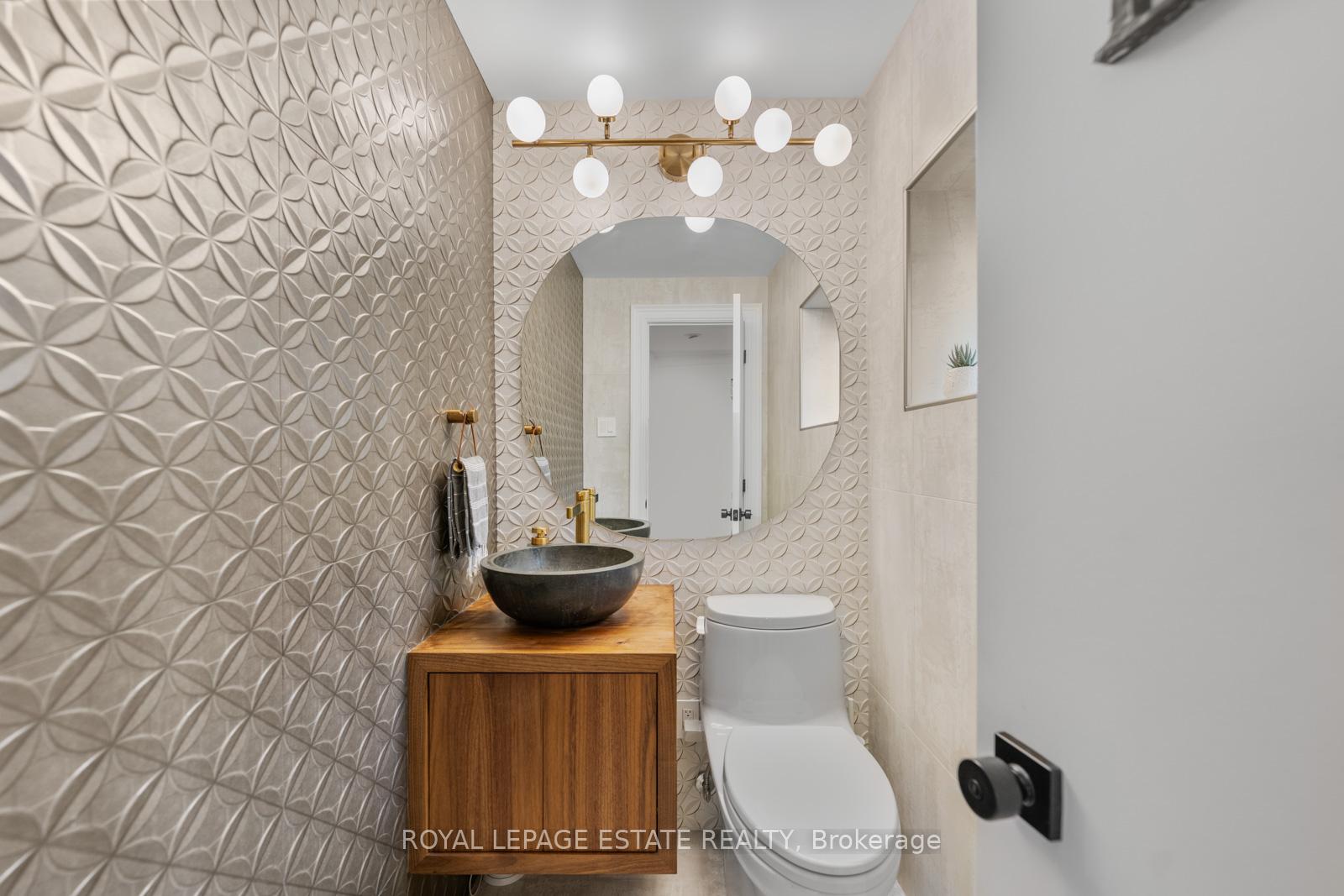 Photo 16 of 242 Willow Avenue, Toronto, The Beaches — HOMEH