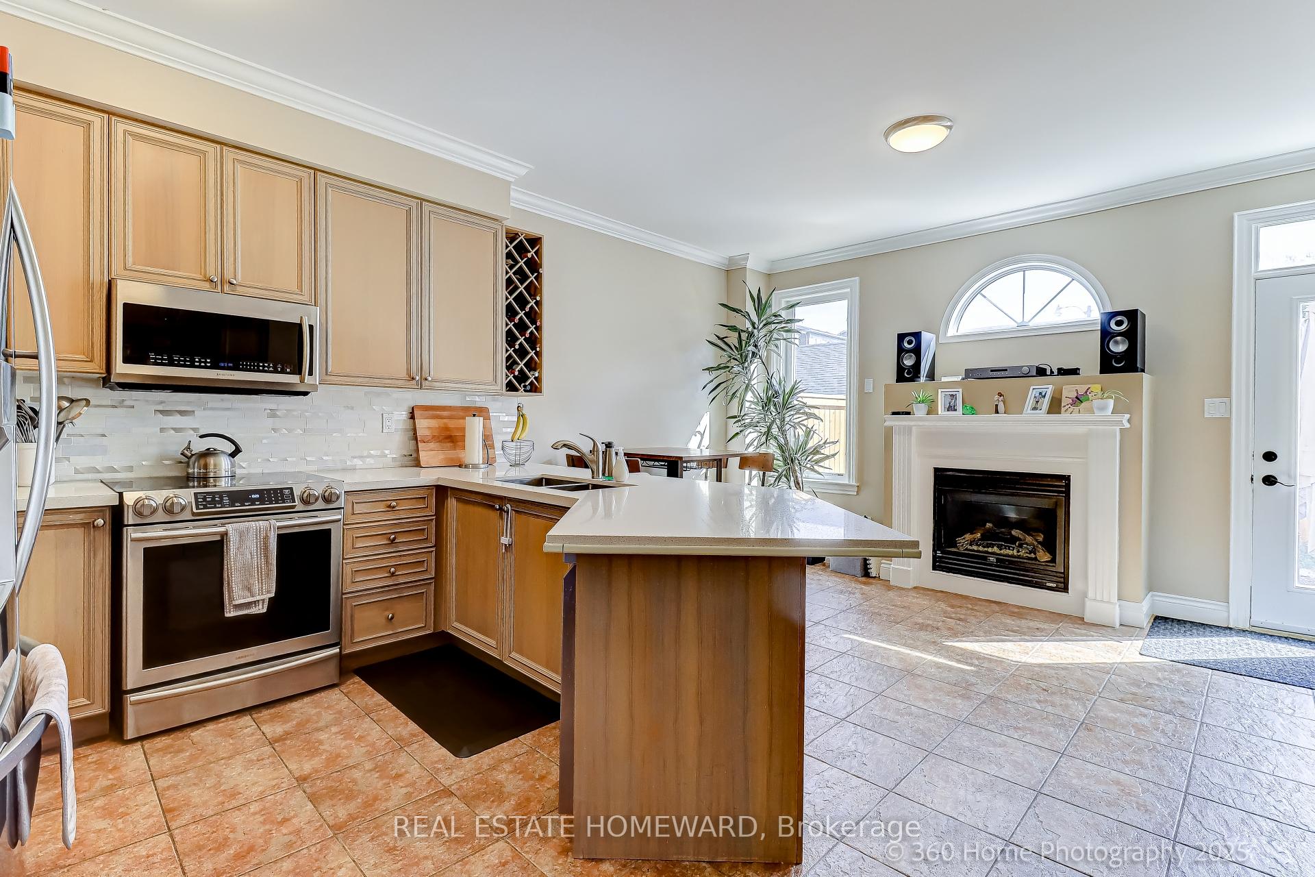 Photo 6 of 49 Ted Reeve Drive, Toronto, East End-Danforth — HOMEH