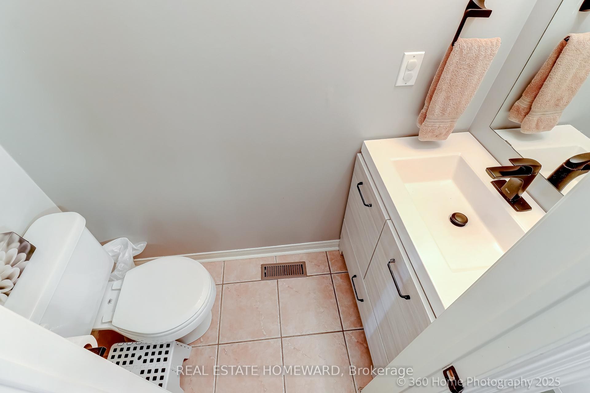 Photo 10 of 49 Ted Reeve Drive, Toronto, East End-Danforth — HOMEH