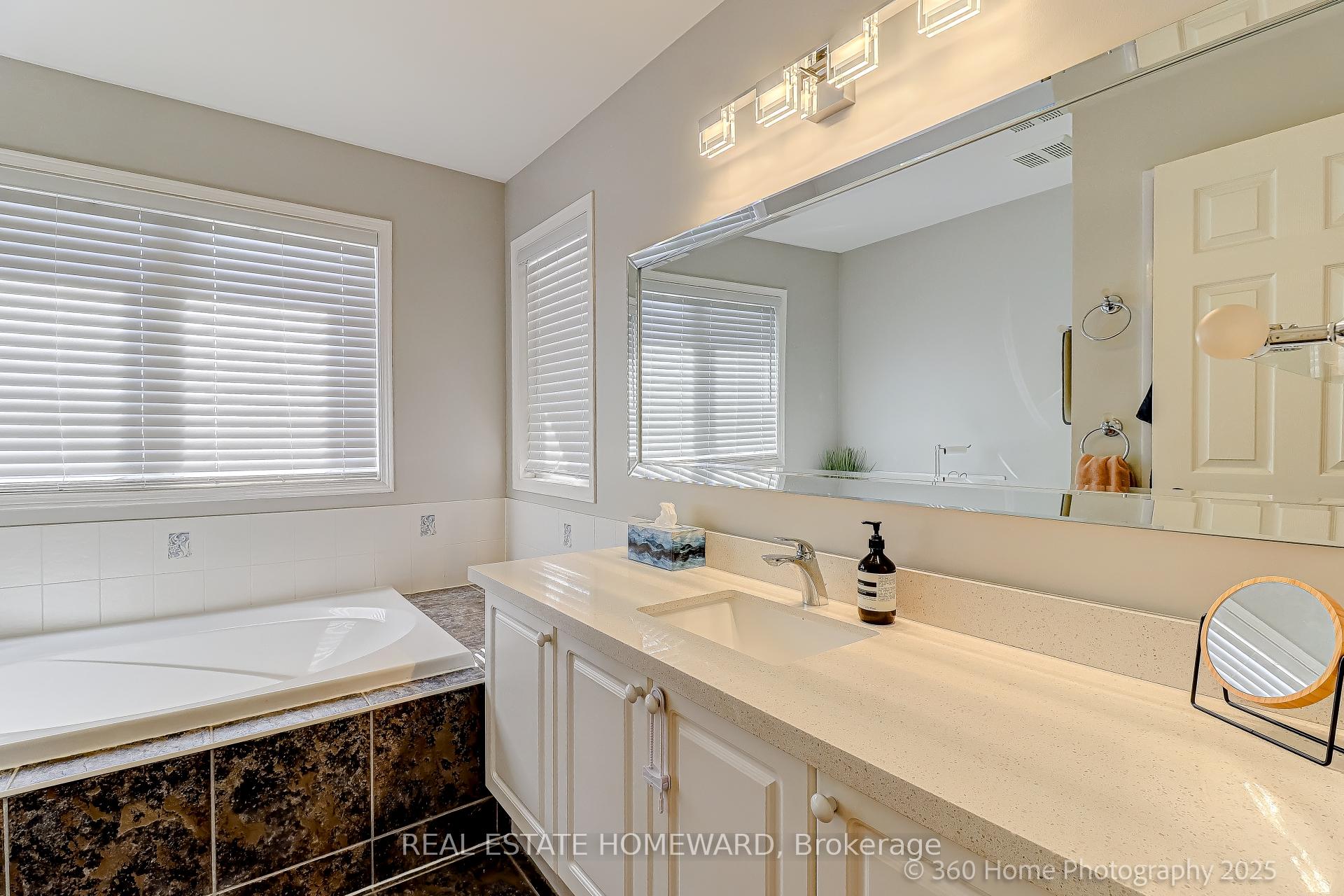 Photo 17 of 49 Ted Reeve Drive, Toronto, East End-Danforth — HOMEH