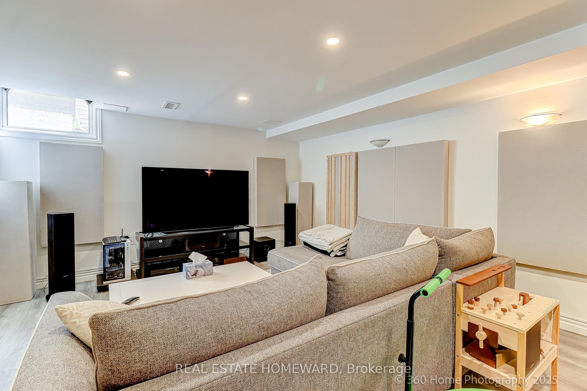 Photo 21 of 49 Ted Reeve Drive, Toronto, East End-Danforth — HOMEH