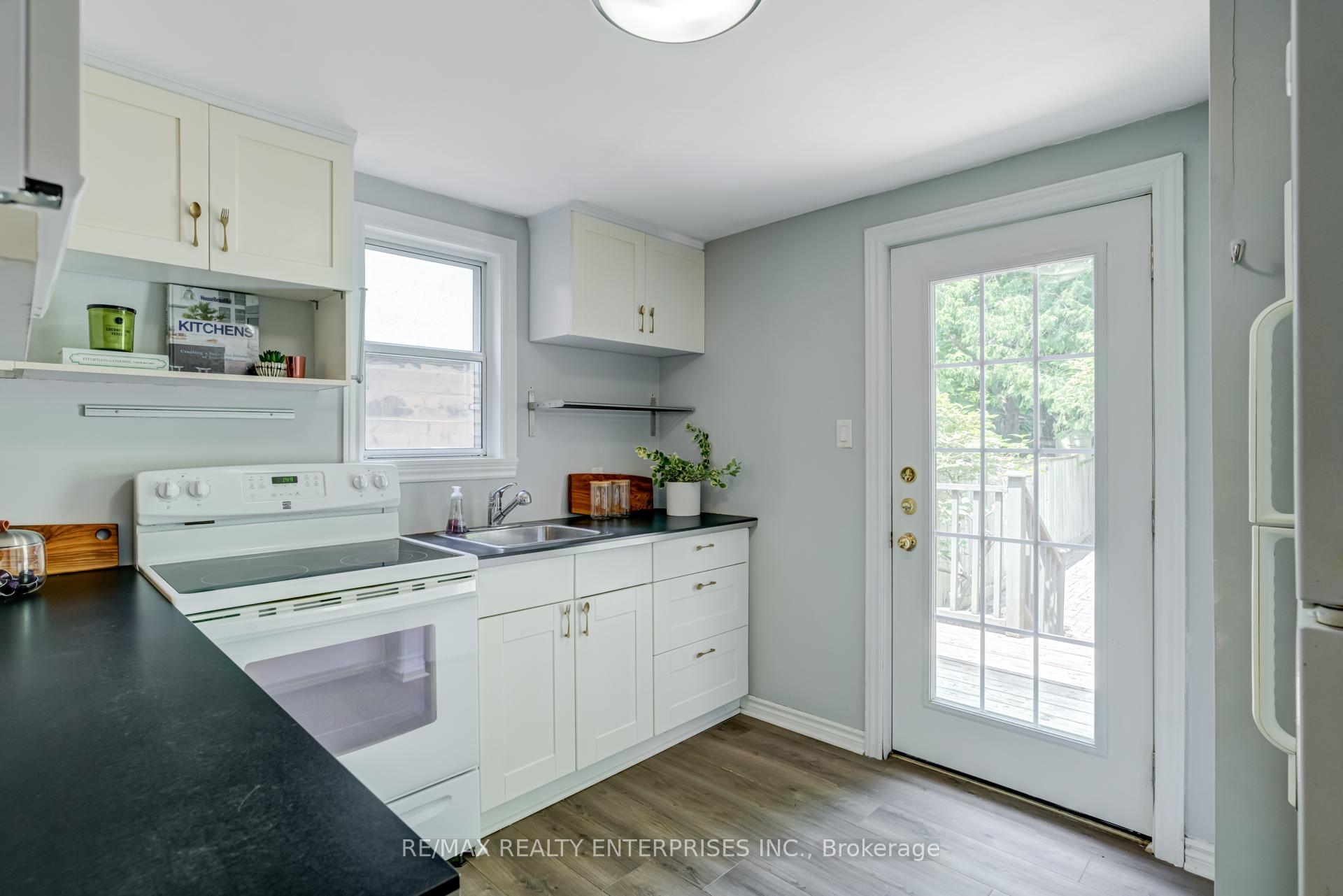 Photo 12 of 42 Roslin Avenue, Toronto, Lawrence Park North — HOMEH
