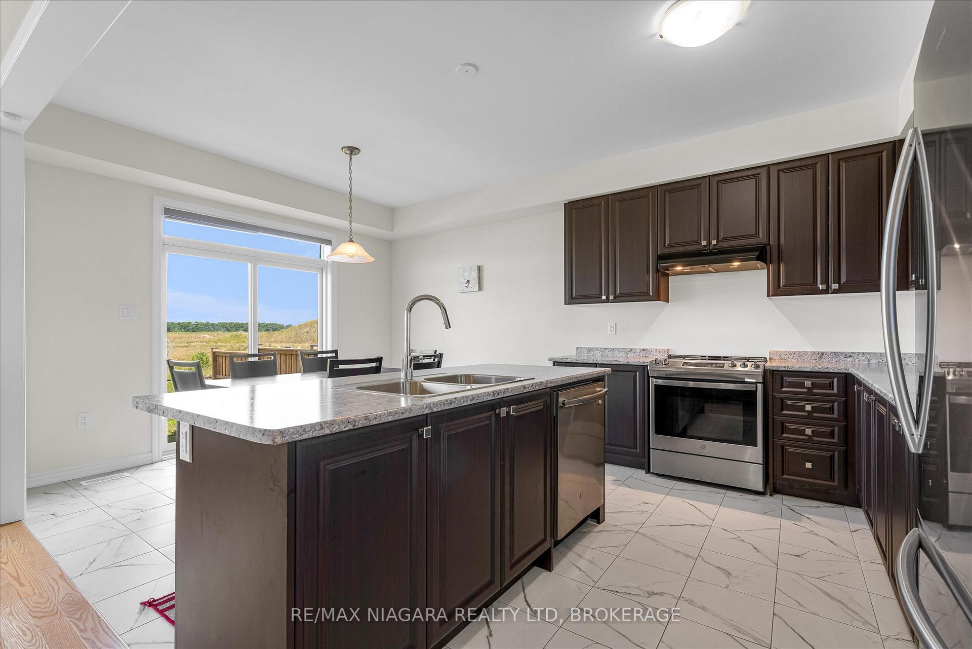 Photo 10 of 22 Peach Street, Thorold, Rolling Meadows — HOMEH