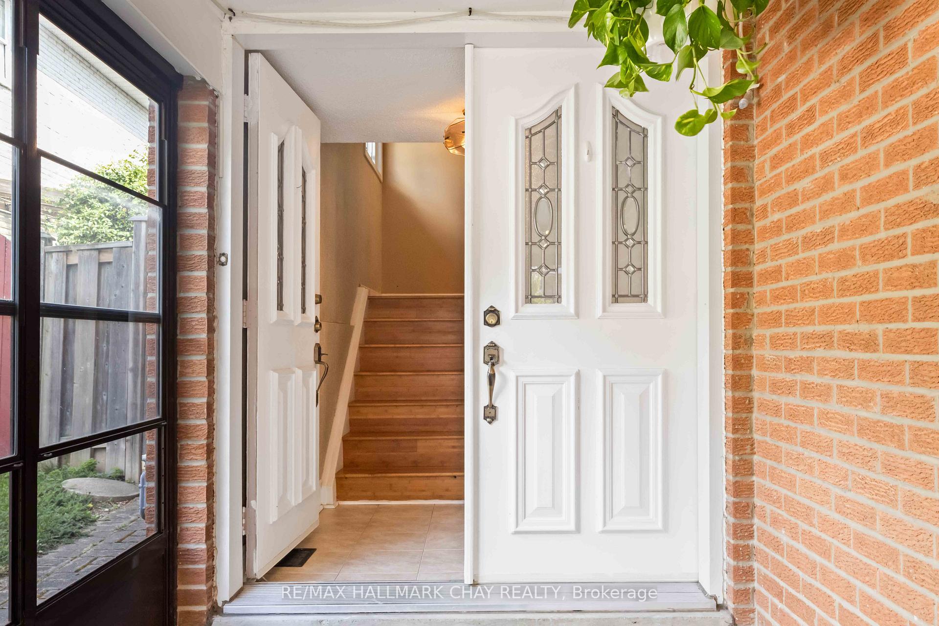 Photo 3 of 67 Heatherside Drive, Scarborough, L'Amoreaux — HOMEH