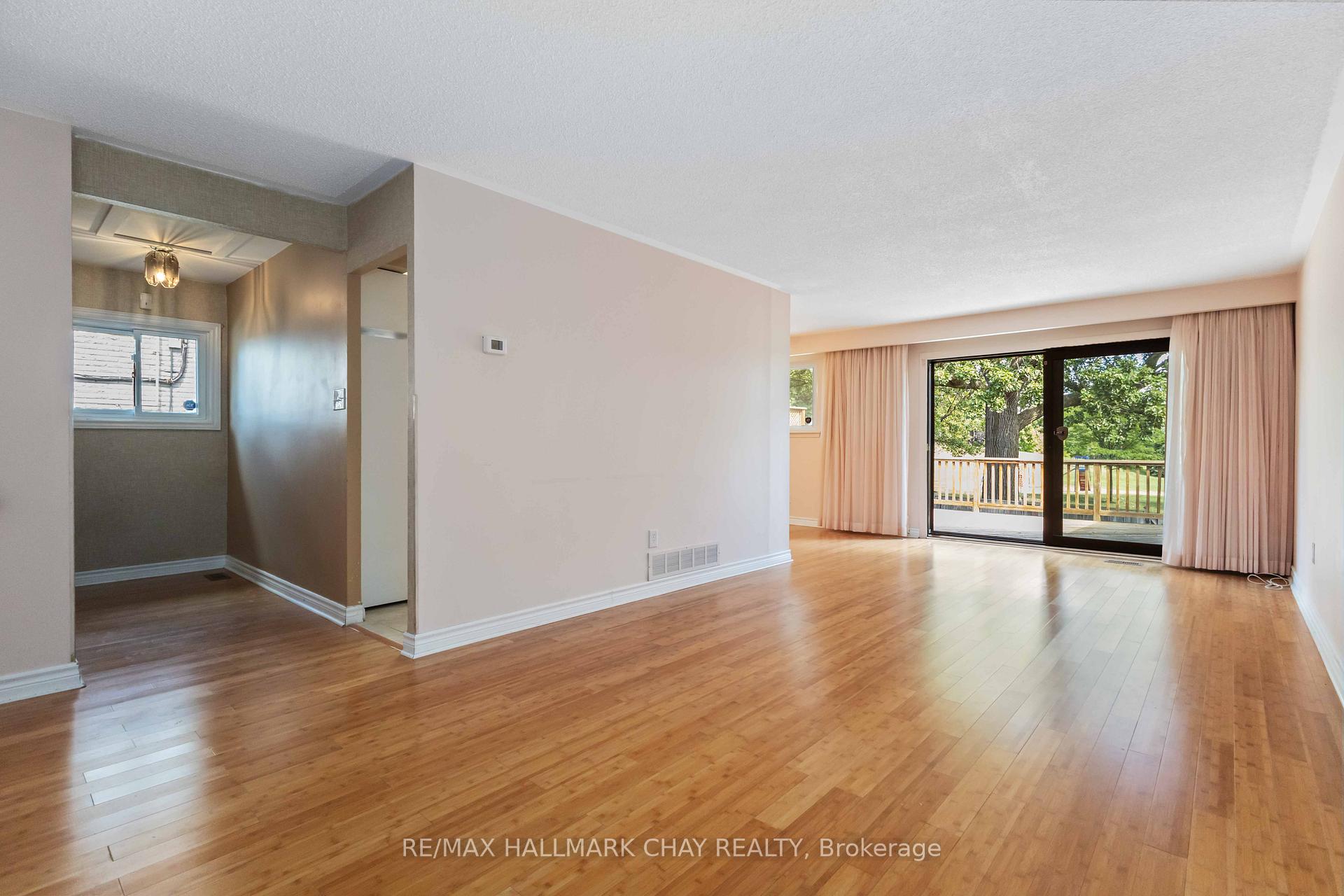 Photo 5 of 67 Heatherside Drive, Scarborough, L'Amoreaux — HOMEH