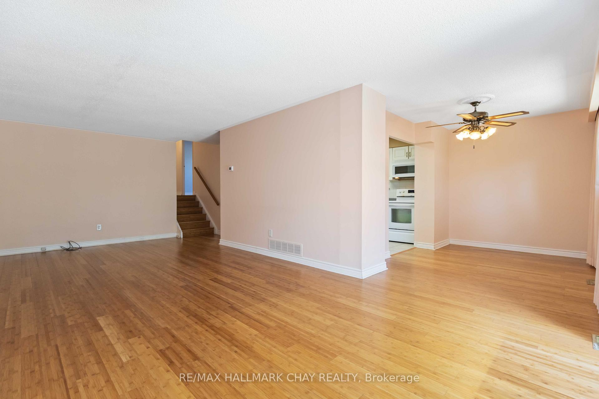 Photo 10 of 67 Heatherside Drive, Scarborough, L'Amoreaux — HOMEH