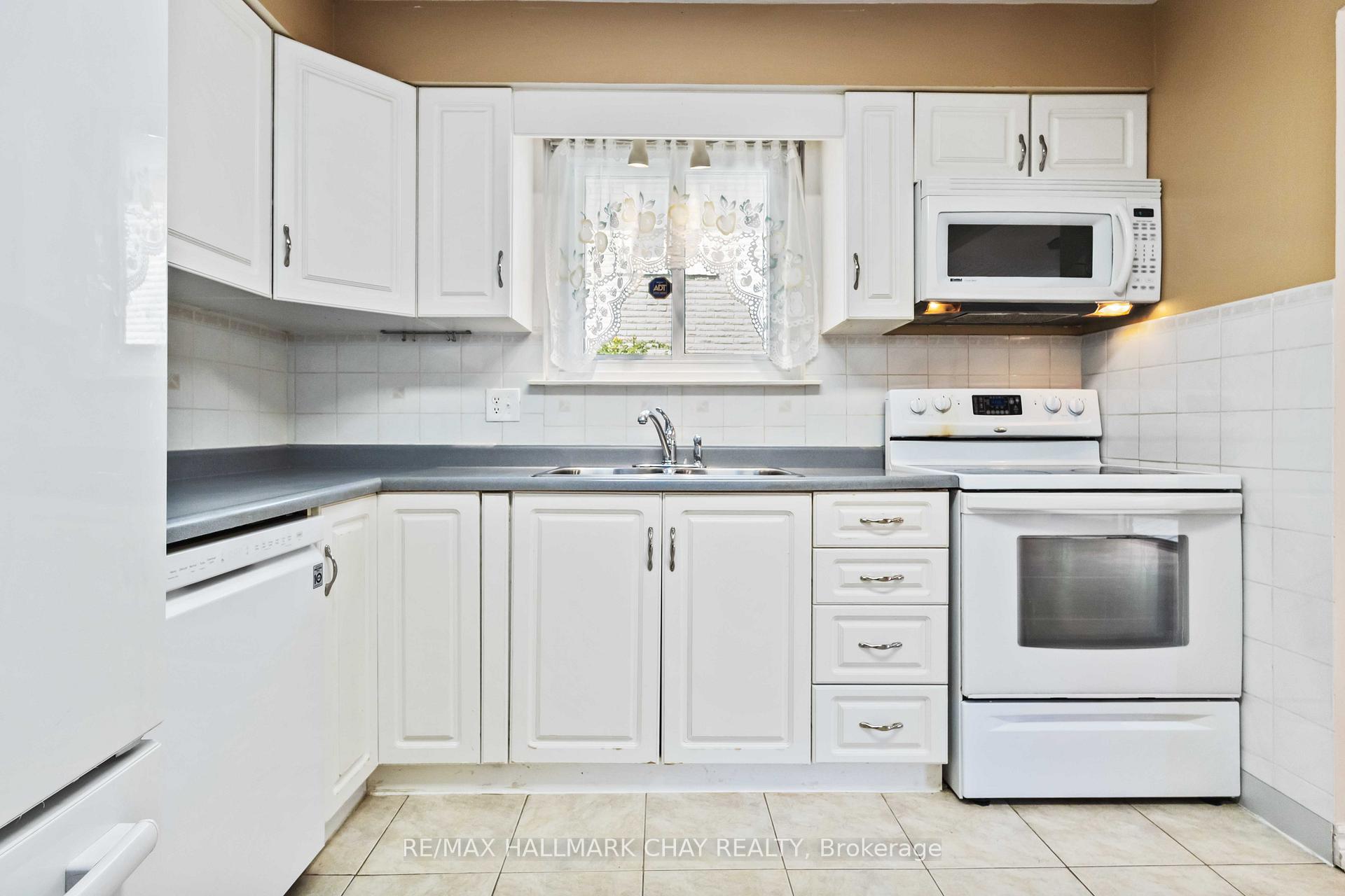 Photo 12 of 67 Heatherside Drive, Scarborough, L'Amoreaux — HOMEH