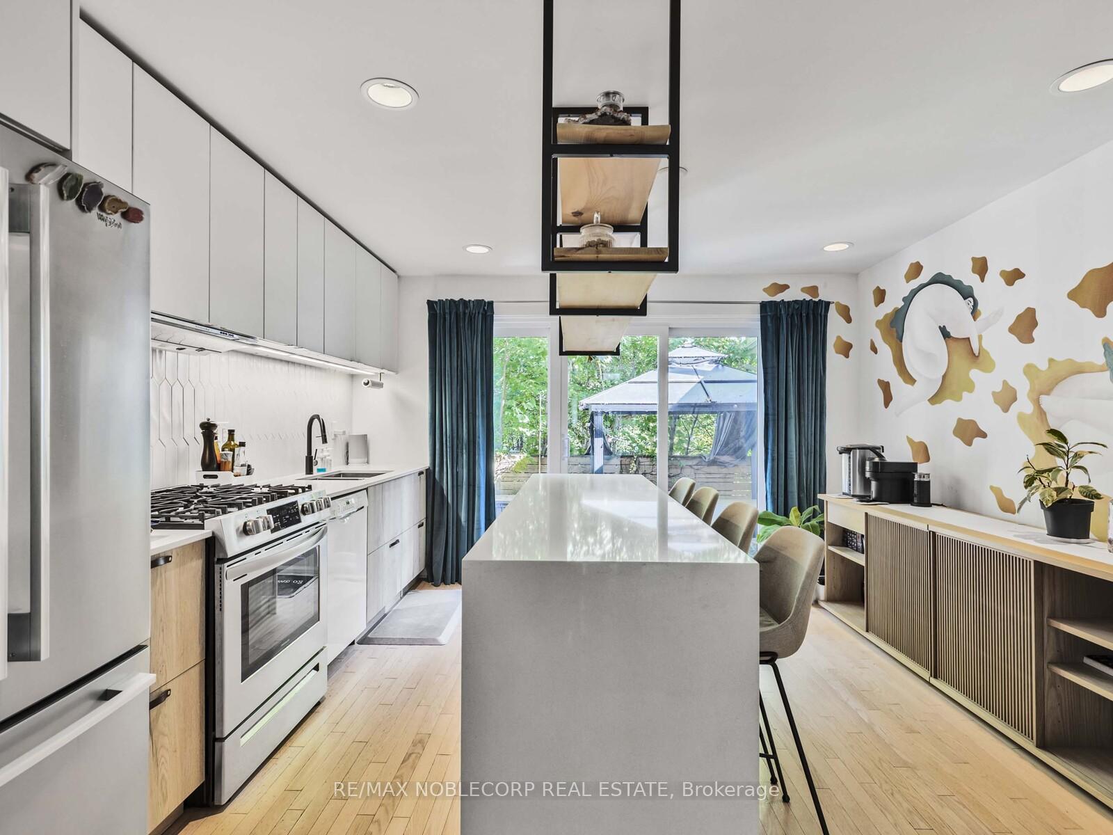 Photo 4 of 11 Hill crest Avenue, Toronto, Cabbagetown-South St. James Town — HOMEH