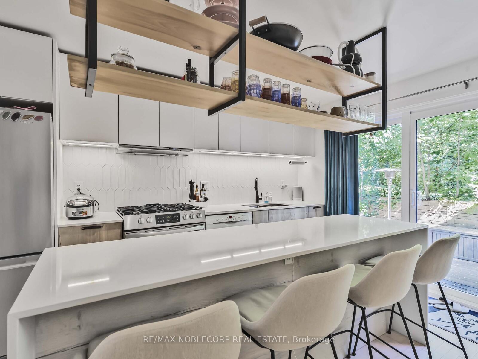 Photo 5 of 11 Hill crest Avenue, Toronto, Cabbagetown-South St. James Town — HOMEH