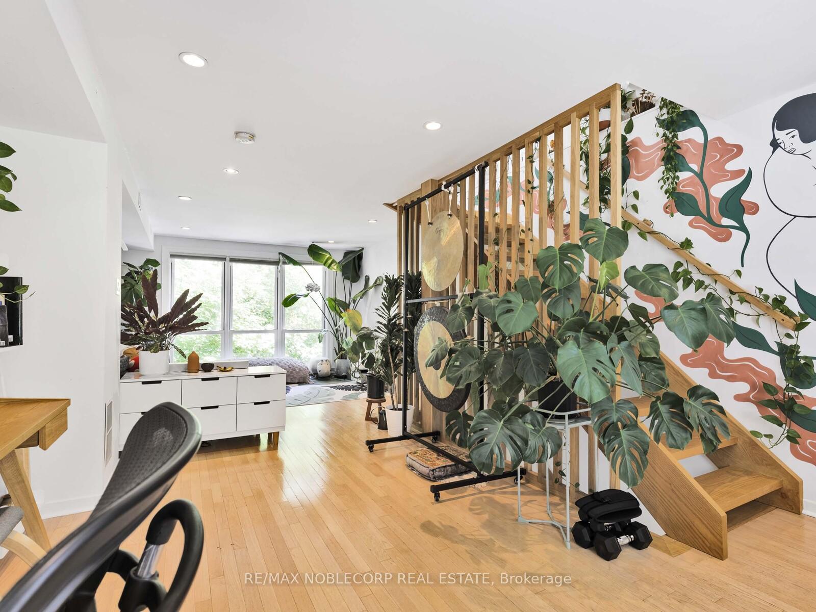 Photo 10 of 11 Hill crest Avenue, Toronto, Cabbagetown-South St. James Town — HOMEH