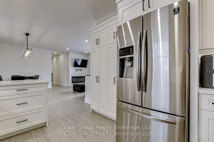 Photo 5 of 95 Henry Street, Strathroy-Caradoc, SE — HOMEH