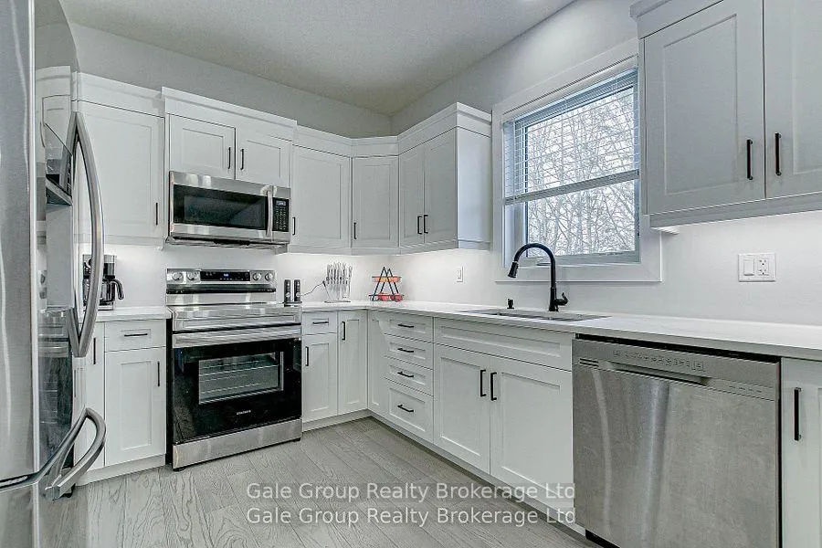 Photo 6 of 95 Henry Street, Strathroy-Caradoc, SE — HOMEH