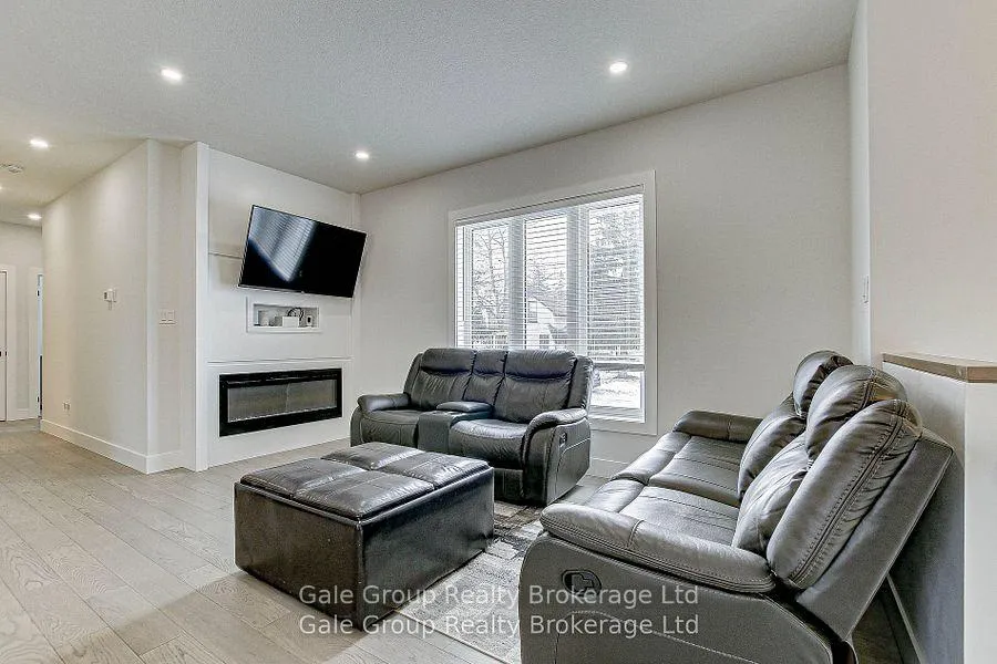 Photo 12 of 95 Henry Street, Strathroy-Caradoc, SE — HOMEH