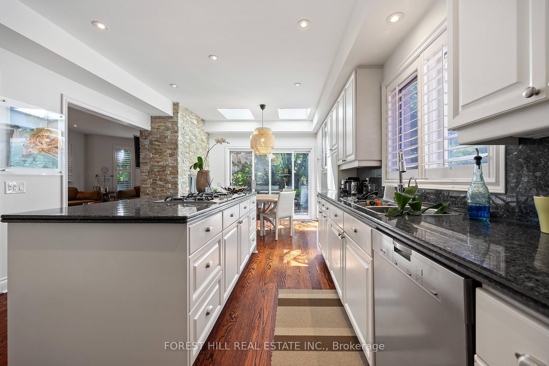 Photo 6 of 88 Yonge Boulevard, Toronto, Bedford Park-Nortown — HOMEH