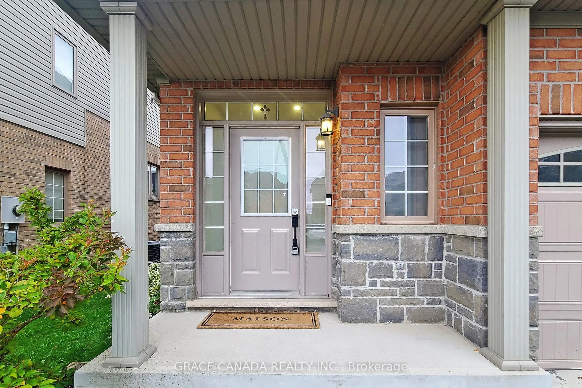 Photo 3 of 43 Bankfield Crescent, Hamilton, Stoney Creek Mountain — HOMEH