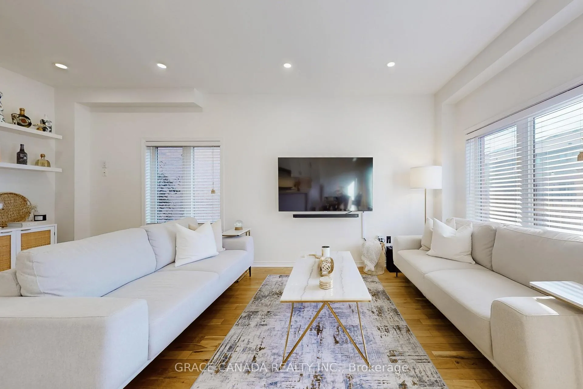 Photo 4 of 43 Bankfield Crescent, Hamilton, Stoney Creek Mountain — HOMEH